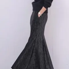 AKTE ラメ×ブラック フレアスカートのサムネイル