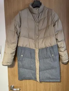 ベージュ ダウンジャケット