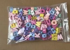 アクリルビーズ 英文字 140個以上！