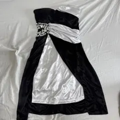 ストラップレス ブラック ホワイト ミニドレス