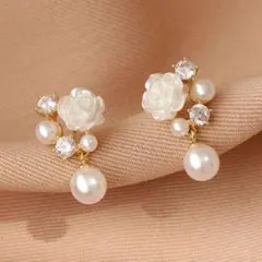ローズモチーフパールピアス　カジュアル　エレガント　個性的　上品　フォーマル