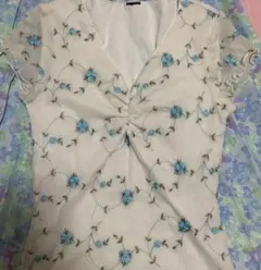 花柄 刺繍 Vネック 薔薇 itimi y2k 半袖トップス 姫 フェアリーのサムネイル