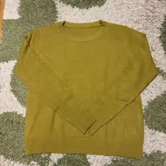 カーキー色 クルーネックニット