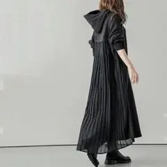 ラス１ロングワンピースプリーツワンピ黒ブラックフードパーカーゆったりプルオーバー