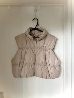 ベージュ ノースリーブ ダウンベスト