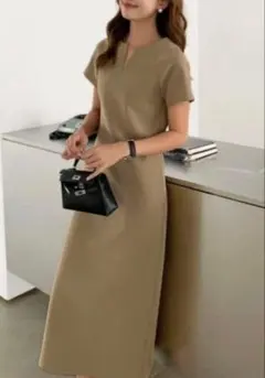 人気完売品　バースデーバッシュ　ロングワンピース　Vネック　ベージュ　美品　Sのサムネイル