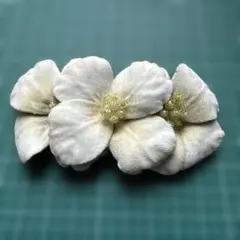 ハンドメイド花モチーフブローチ