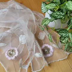 新品　シルク１００％　絹　刺繍　シルクスカーフ　オーロラ　百貨店のサムネイル