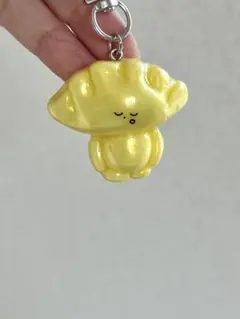 イエローのオーロラ餃子のキーホルダー