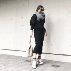 ユニクロ UNIQLO U メリノブレンド Iライン スカートとVネックセーター