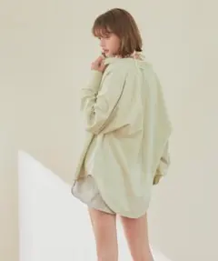 水色 長袖 ボタン付きシャツ