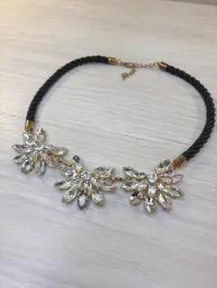 【最終お値下げ】フラワーモチーフクリスタルネックレス