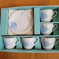 青い花のティーカップセット