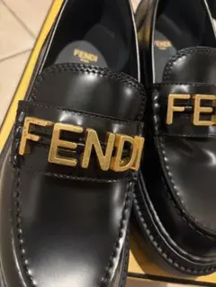 FENDI ローファー ブラック ゴールドロゴのサムネイル