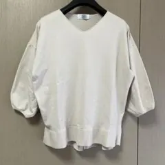五分袖ニット　グレージュ　Vネック　パフスリーブ　バックスリット