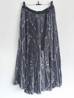 【極希少】sacai セットアップ プリーツ 変形 フリル スカート シルバー 極希少】sacai セットアップ プリーツ 変形 フリル スカート シルバー