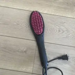 ブラシヘアアイロン 黒とピンク