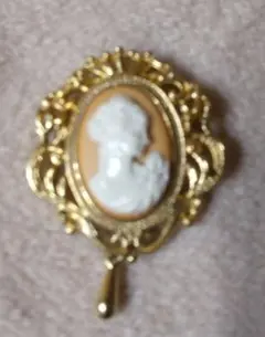 ■カメオスタイル ブローチ 金色