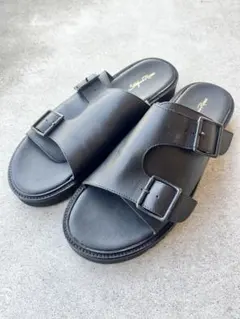 レザーバックルサンダル
