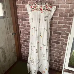 ZARA 花柄刺繍入りワンピース Lサイズ