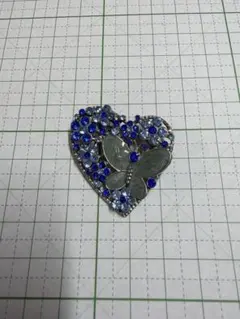 ハート型ブローチ 蝶モチーフ イギリス　ヴィンテージ