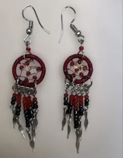ハンドメイド 赤黒ビーズ ドリームキャッチャーピアス