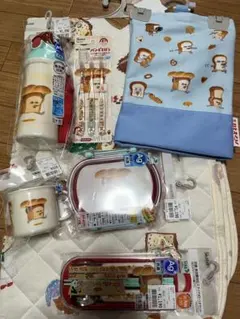 パンどろぼう　水筒布団カバー　カトラリー　お弁当　歯ブラシ　水筒　上履き袋コップ