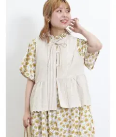 サマンサモスモス　スカラップレースリボンベスト(キナリ)