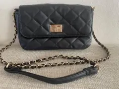 Feroux ブラック キルティング ショルダーバッグ