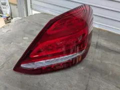 W205 Cクラス 前期 右 テールランプ A2059061457 - メルカリ