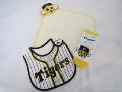 大人気! 阪神タイガースベビーセット（スタイ・タオル・靴下）