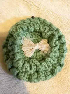 がま口ポーチ　グリーン 編み物リボン付き　フリル付き　がま口