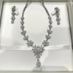STELLA BRIDAL　ネックレス&イヤリングセット
