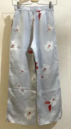 BEAUTY&YOUTH 花柄 カジュアルパンツ Sサイズのサムネイル