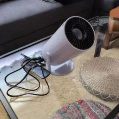 ホワイト プロジェクター本体 リモコン付き - メルカリ