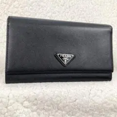 極美品✨プラダ 長財布 サフィアーノ 三角ロゴ プレート フラップ ブラック 黒