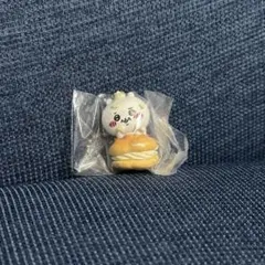ちいかわ たべものいっぱいマスコット　シュークリームちいかわ