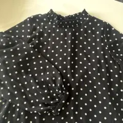 INGNIドット柄フリルブラウス