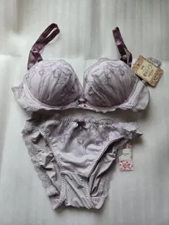 【新品未使用タグ付き】tutuanna運命のブラ ショーツセット E75