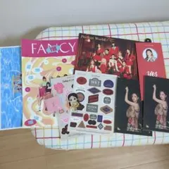 TWICE グッズ まとめ売り ポスター ステッカー トレカ　アクスタ　汚れあり