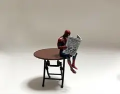 新聞を読んでる　スパイダーマン　フィギュア　新品　匿名配送メルカリ便発送のサムネイル