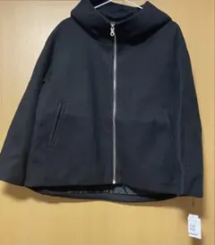 新品タグ付き　MEDOC フード付きジップアップハーフコート 黒 ヤマダヤ