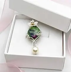 極上あこや真珠とルビーインゾイサイト｜花モチーフ 希少天然石ペンダントトップ
