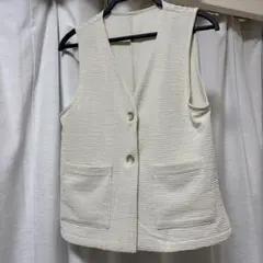 GU アイボリー スリーブレスベスト M