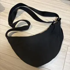 ユニクロ ラウンドミニショルダーバッグ ブラック
