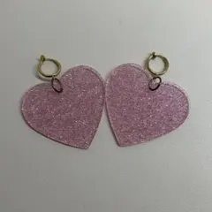 ハート型ピンクグリッターイヤリング
