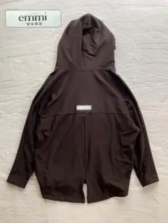 エミ　emmi yogaブラウン 裏起毛　背面ジップ　パーカー