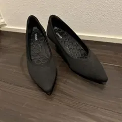 VIVIA ブラック ポインテッドトゥパンプス