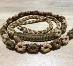 【最終値下げです】マクラメ編み　スマホショルダーストラップ　ブラウンカラー