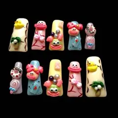 ★キュート＆カラフル キャラクターネイルチップ★グルーシール、ケース付き